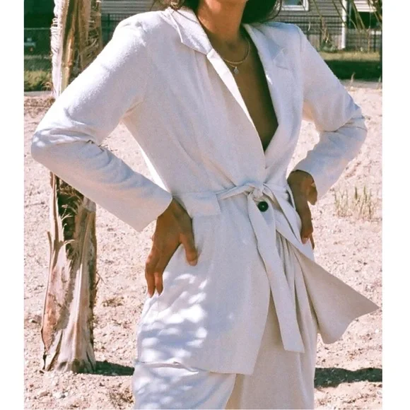 Chic Cream Belted Blazer for Women - Picture 3 of 11